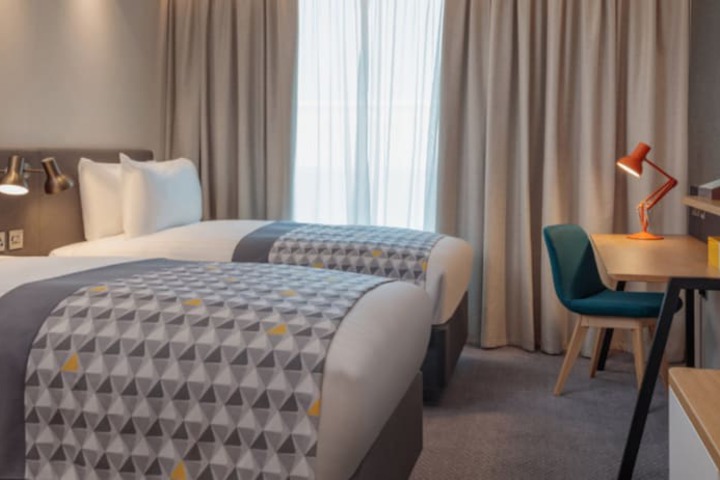 Room 3 of 120