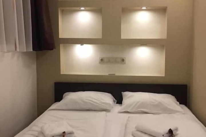 Room 8 of 48