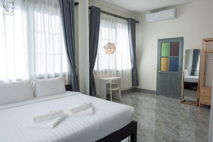 Room 14 of 272