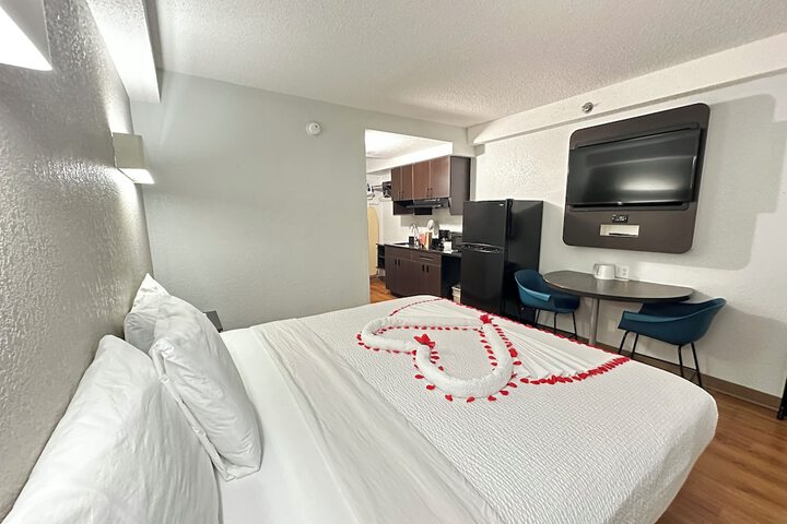 1 Queen Bed (1 of 7)