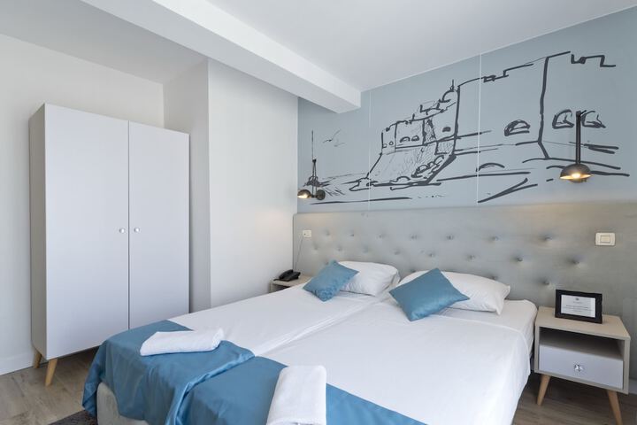 Room 2 of 52