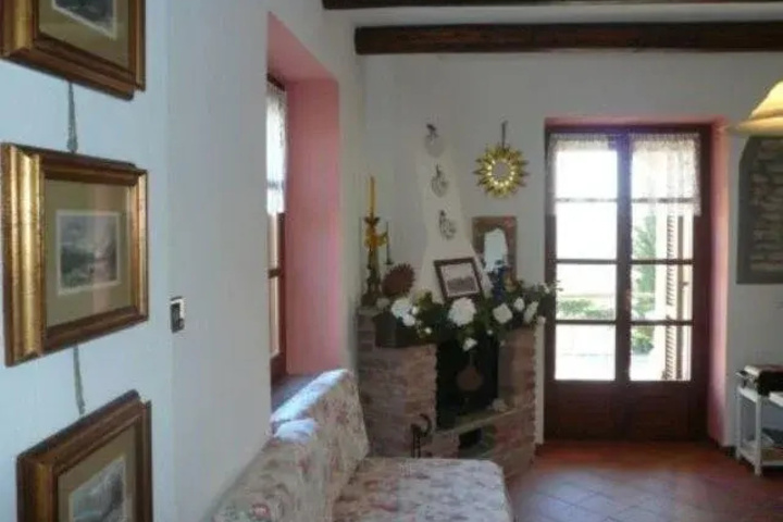 Room 4 of 8
