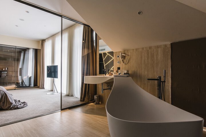 Room 32 of 112