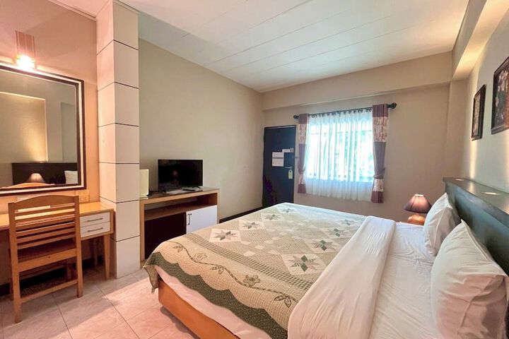 Room 32 of 80