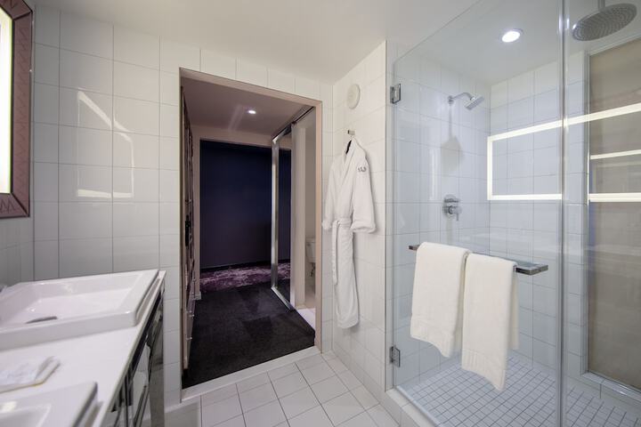 Standard Room, King or Two Doubles (4 of 20)