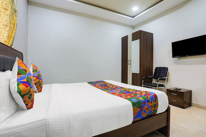 Room 15 of 32