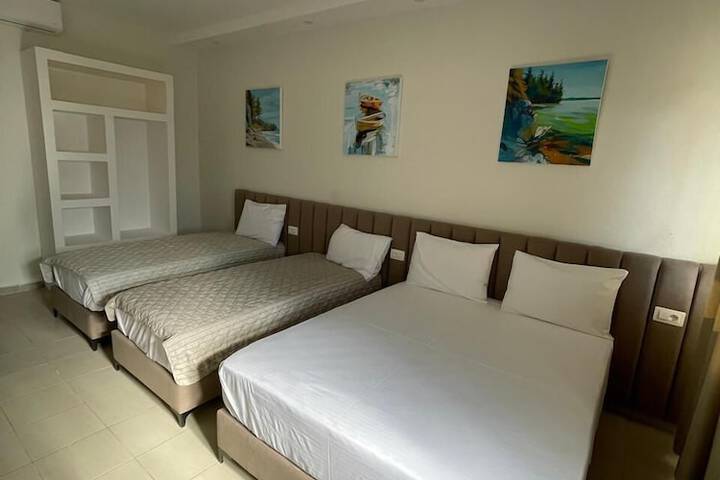 Room 10 of 14