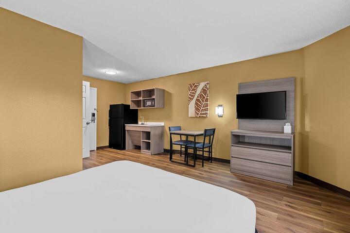 Room 25 of 36