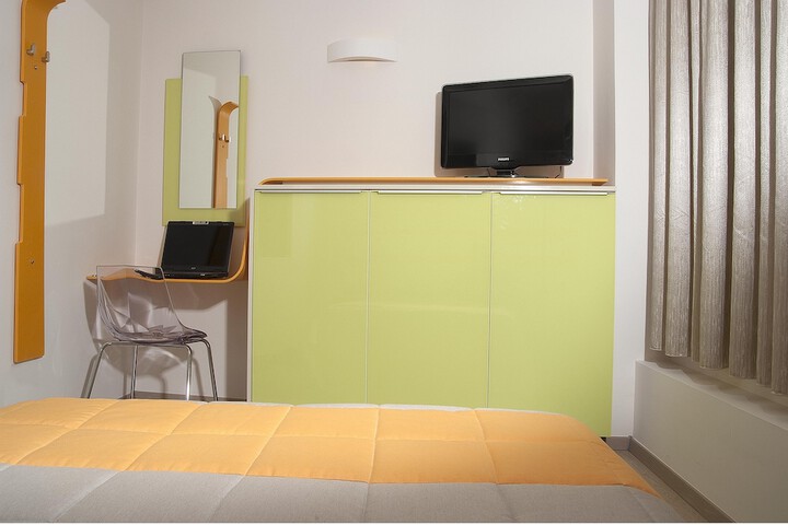 Room 32 of 46