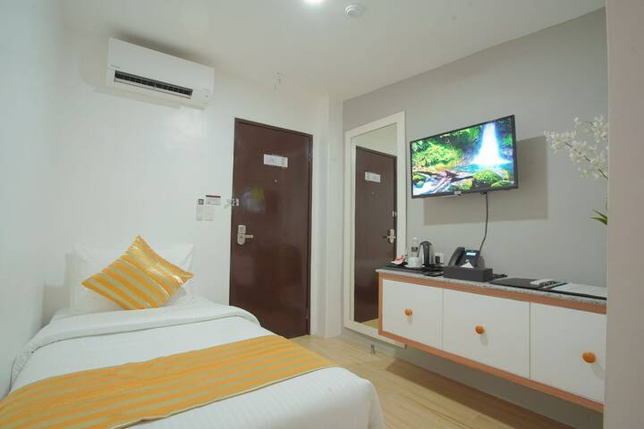 Room 7 of 33