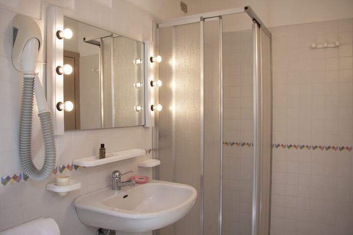 Room 25 of 62