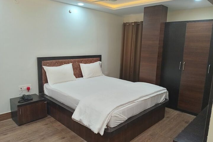 Room 3 of 8