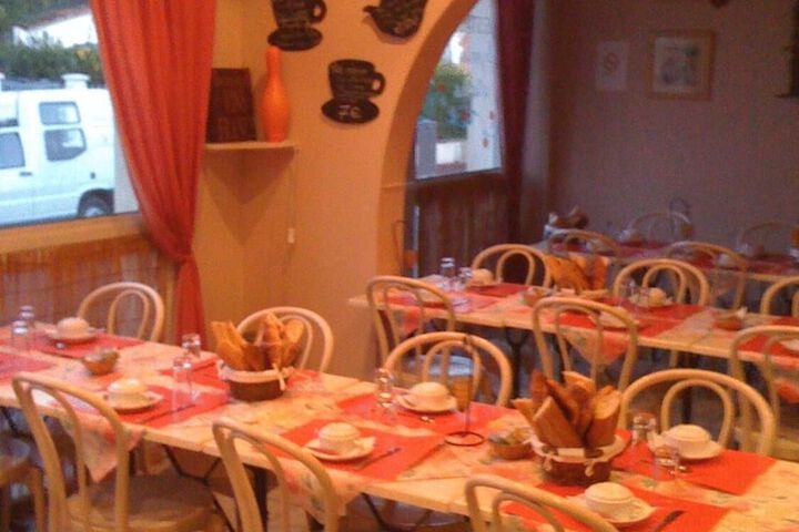 Dining 36 of 51