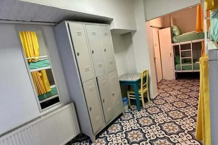 Room 13 of 23