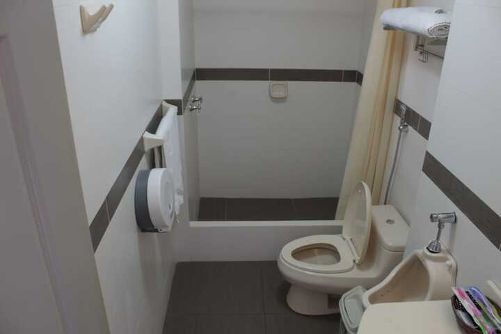 Room 10 of 13