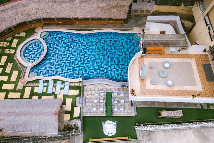 Pool 20 of 44