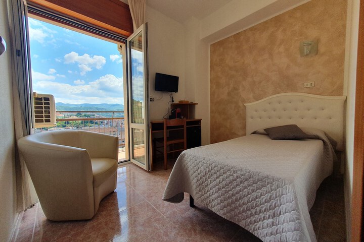Room 3 of 48