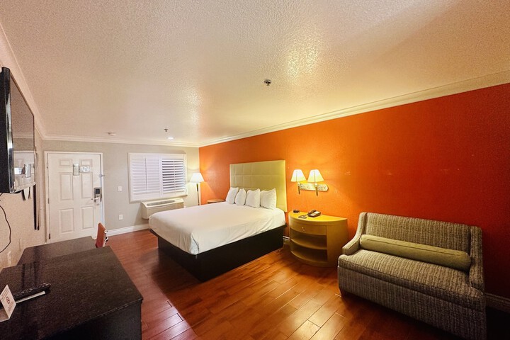 Signature King Bed (14 of 39)