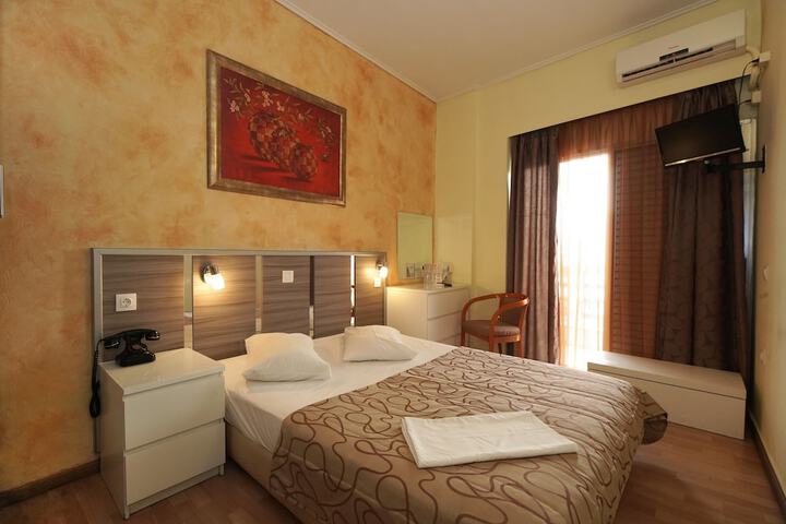 Room 43 of 100