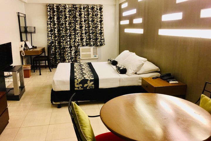 Room 5 of 80