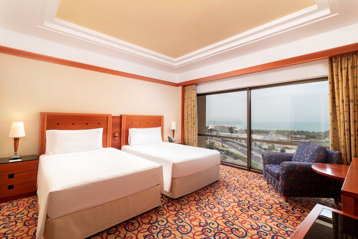 Room 28 of 358