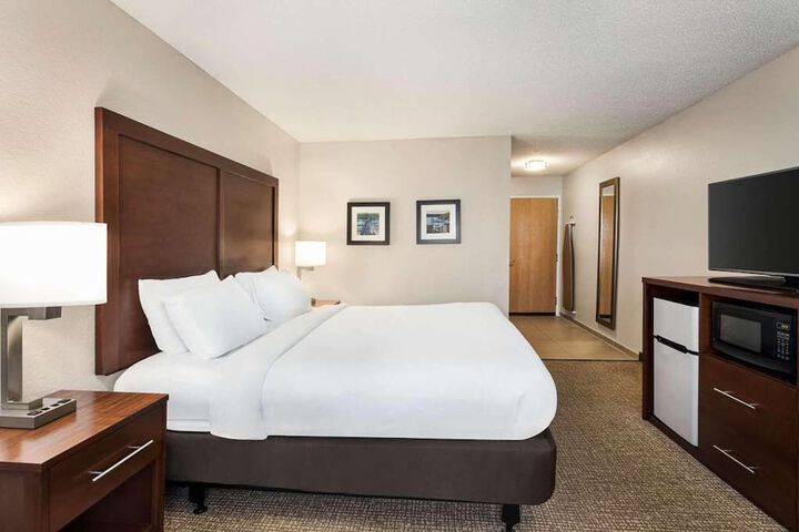 Room 4 of 39