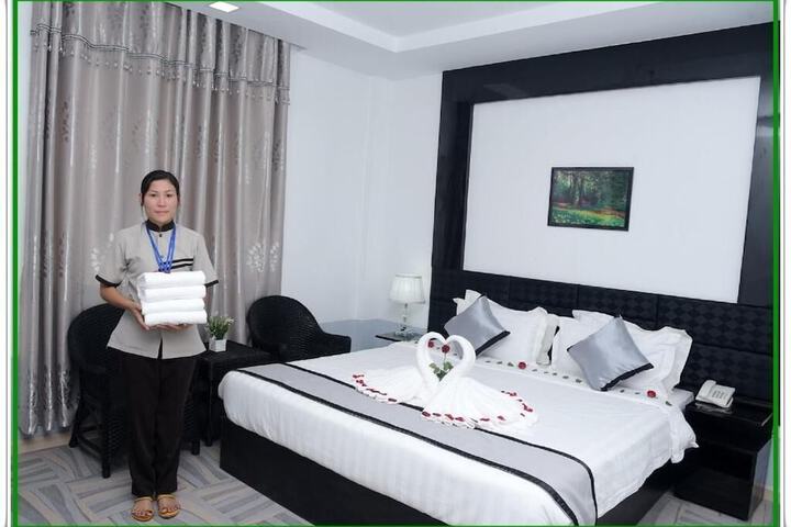 Room 4 of 14