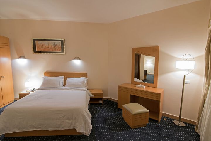 Room 13 of 50