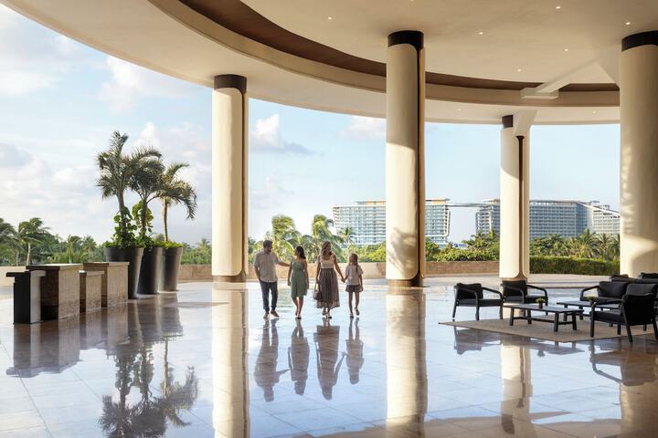 Entrance & Lobby