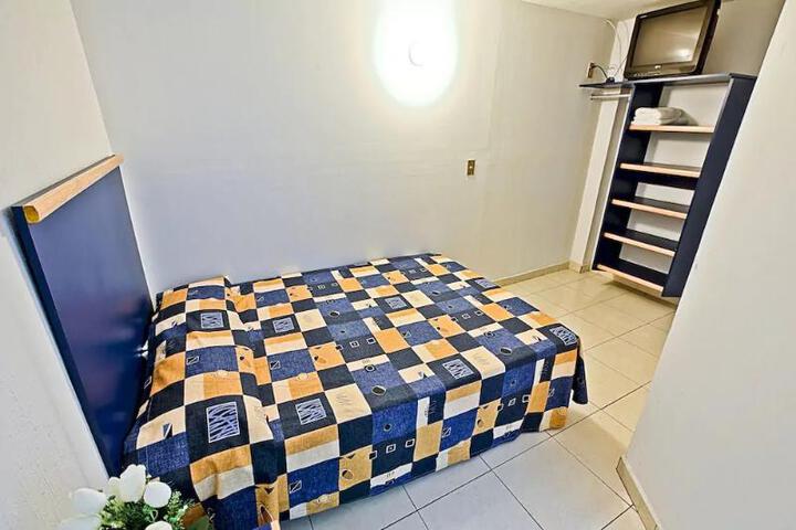 Room 7 of 8