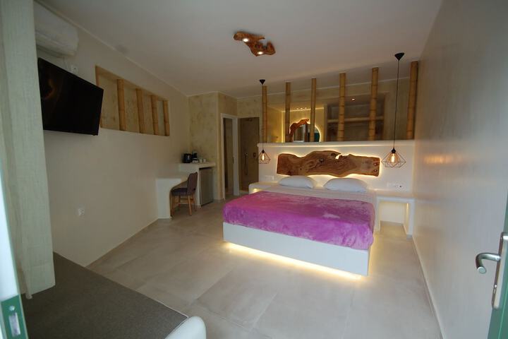 Room 13 of 53