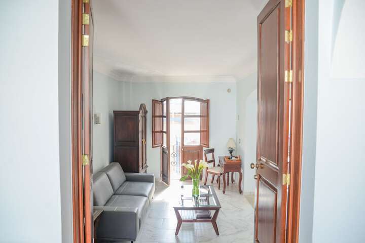Room 12 of 80