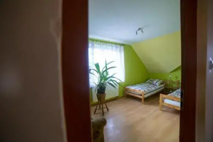 Room 4 of 10