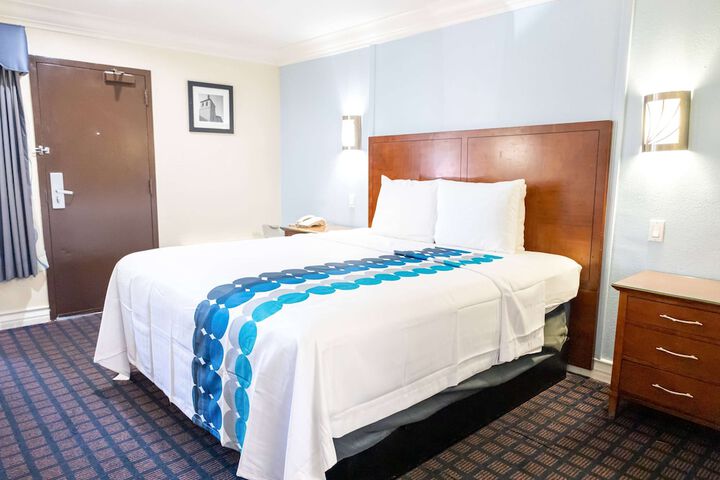 1 King Bed (31 of 31)