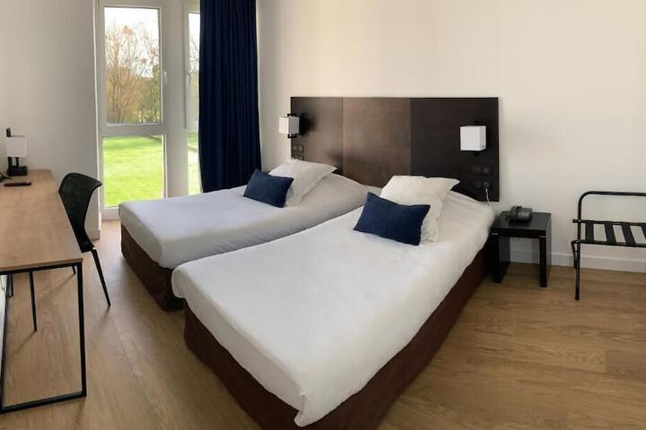 Room 6 of 18