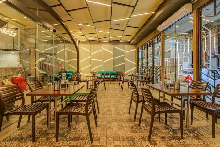 Dining 24 of 33