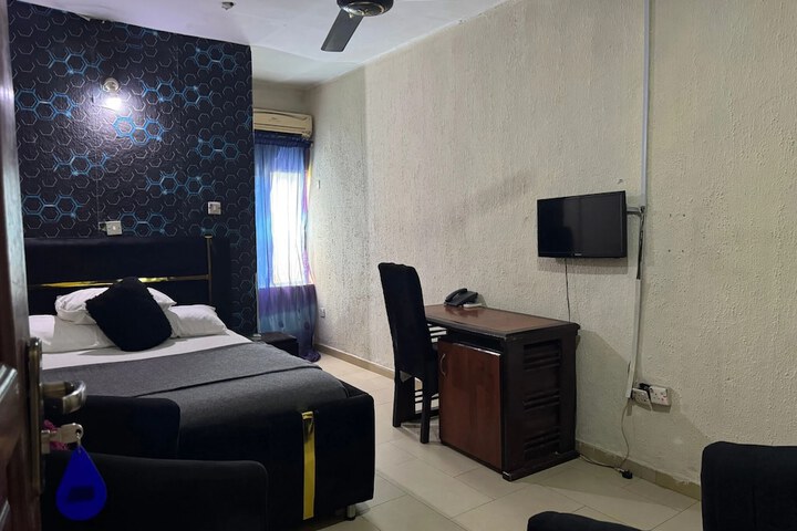 Room 12 of 53