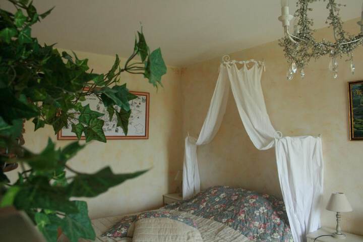Room 7 of 27