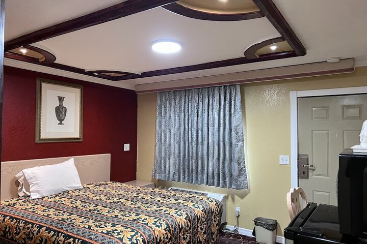 Room 5 of 14