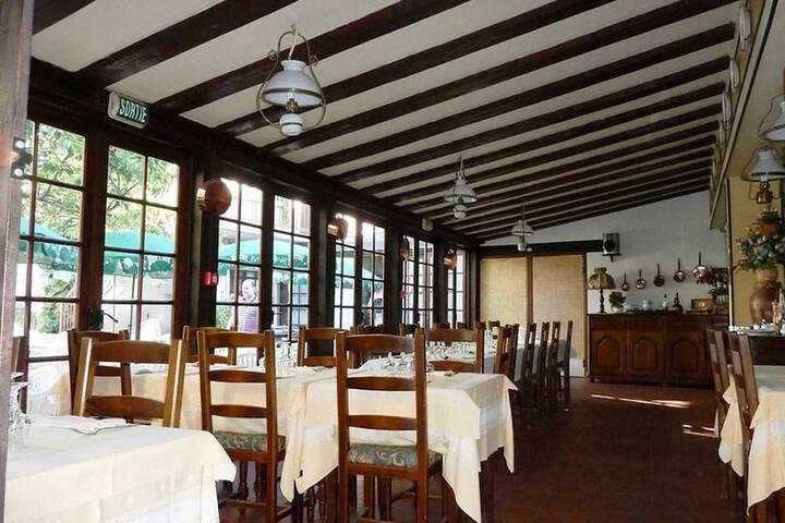 Dining 6 of 12