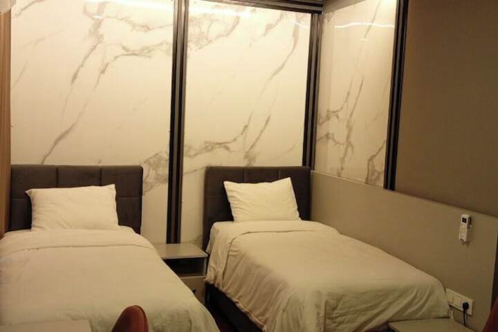 Room 34 of 73