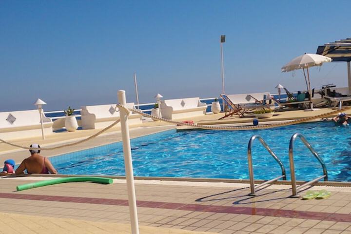 Hotel with Pool