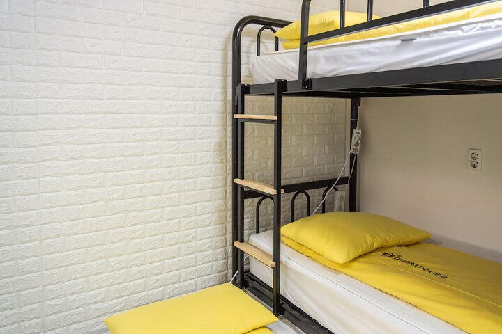 Room 18 of 60