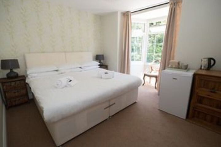 Room 9 of 38