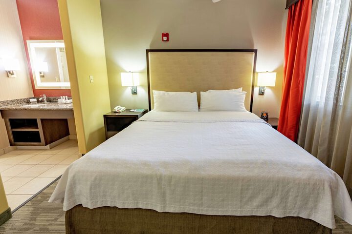 2 Bedrooms Suite King Bed 2 Queen Beds 2 Bathrooms Sofa Living Area Kitchen (20 of 22)