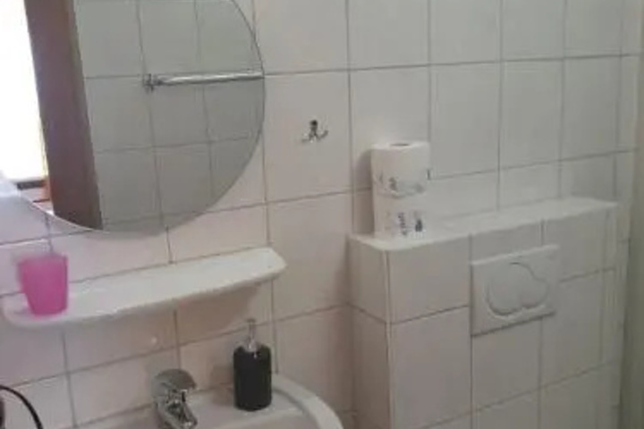 Room 7 of 11