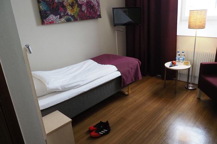 Room 12 of 32