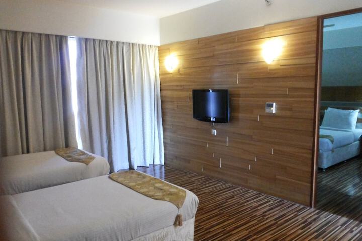 Room 13 of 40