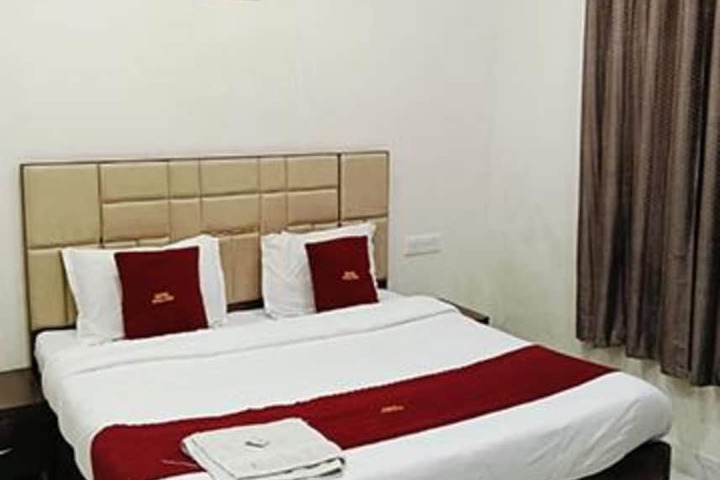 Fabhotel Radha Madhav