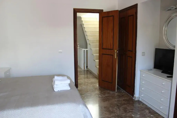 Room 5 of 13